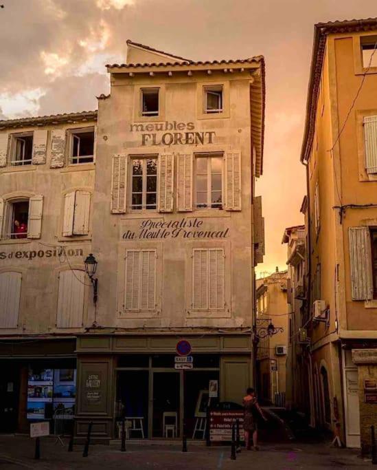 La Loge Familiale: 110M2, Place Rose Goudard, Ac LʼIsle-sur-la-Sorgue Extérieur photo