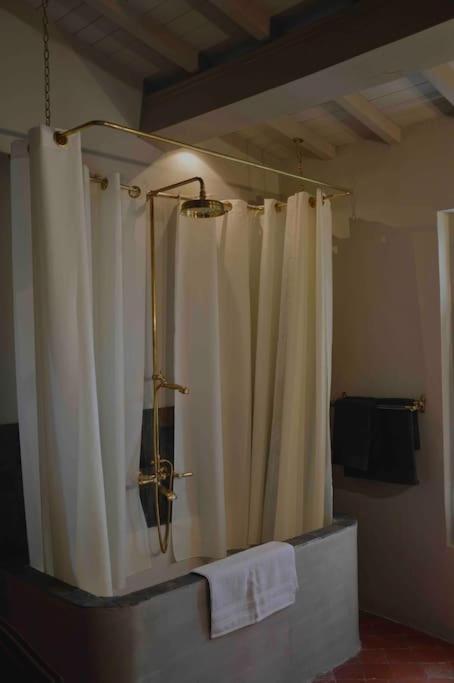 La Loge Familiale: 110M2, Place Rose Goudard, Ac LʼIsle-sur-la-Sorgue Extérieur photo
