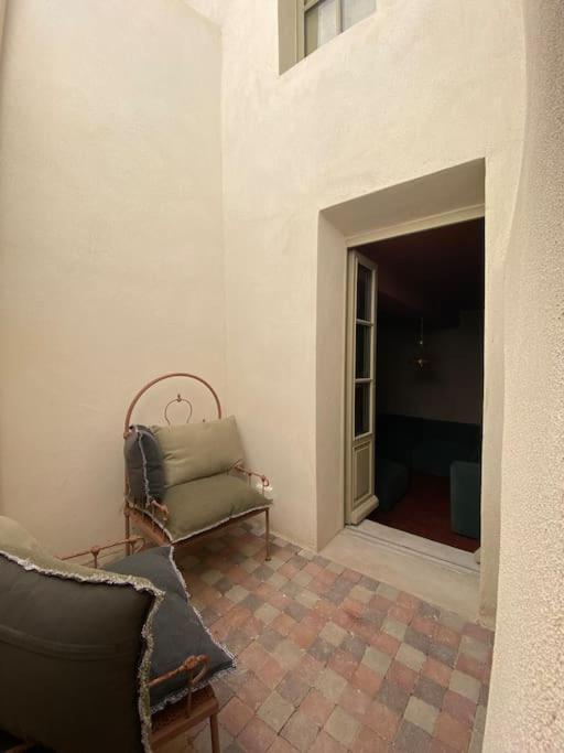 La Loge Familiale: 110M2, Place Rose Goudard, Ac LʼIsle-sur-la-Sorgue Extérieur photo