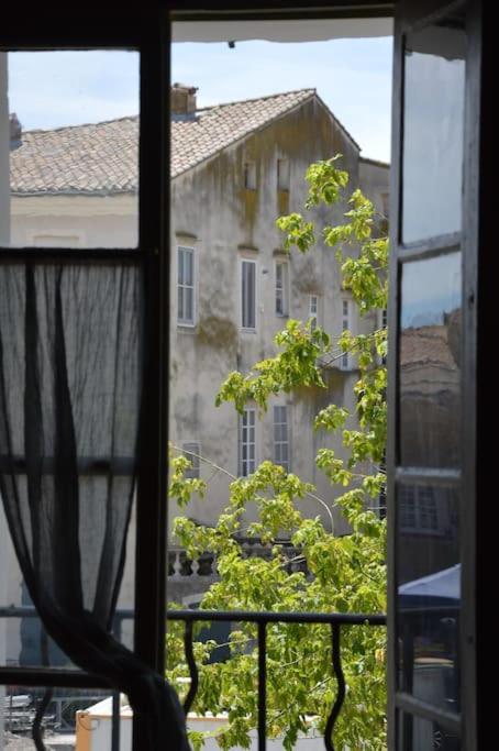 La Loge Familiale: 110M2, Place Rose Goudard, Ac LʼIsle-sur-la-Sorgue Extérieur photo